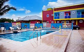 Kikis Court Resort